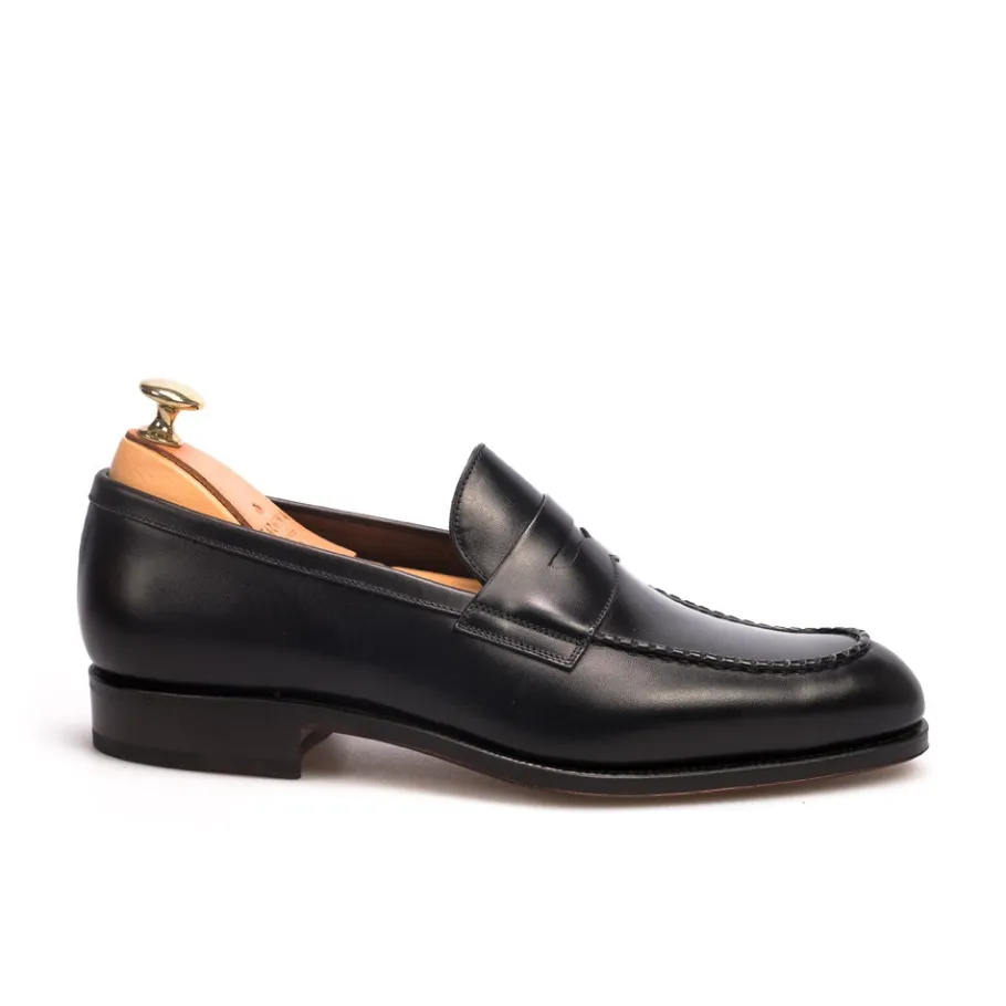 black_penny_dress_loafers__carmina_shoemaker_2.webp Shop Carmina Black Penny Dress Loafers | Shoemaker