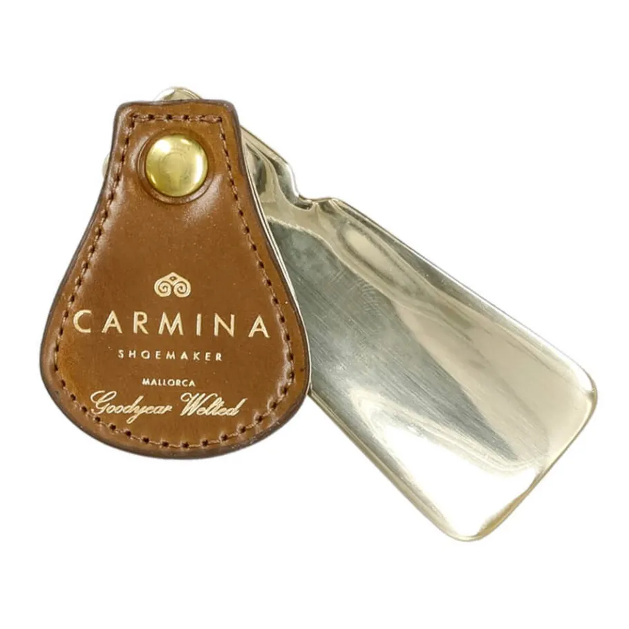 chaussepied_de_voyage_en_laiton_et_cuir_cordovan__carmina_0.webp Best Carmina CHAUSSE-PIED DE VOYAGE EN LAITON ET CUIR CORDOVAN | ARMAGNAC