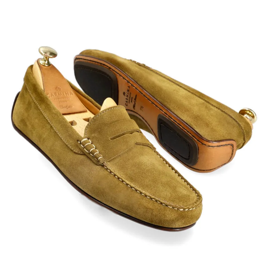 chausseures_de_conduite_daim_vert_caper__carmina_shoemaker_1.webp Discount Carmina CHAUSSEURES DE CONDUITE DAIM VERT CAPER | SHOEMAKER CAPERGREEN