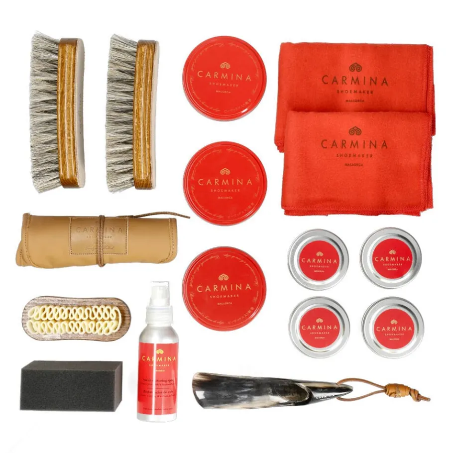 kit_dentretien_de_chaussures_de_luxe_pour_cuir_cordovan_bleu_marine_4.webp Hot Carmina KIT D'ENTRETIEN DE CHAUSSURES DE LUXE POUR CUIR CORDOVAN BLEU MARINE